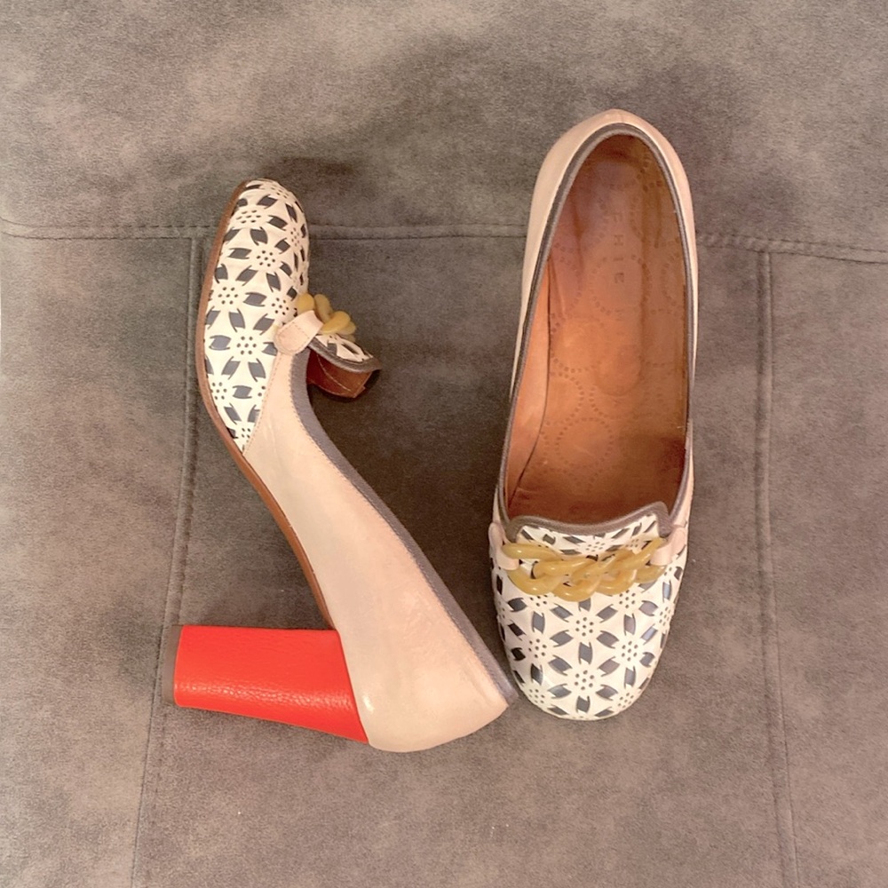Chie Mahara Vintage barely worn.  Size 39 - 8 1/2.  3 1/2 inch heel.